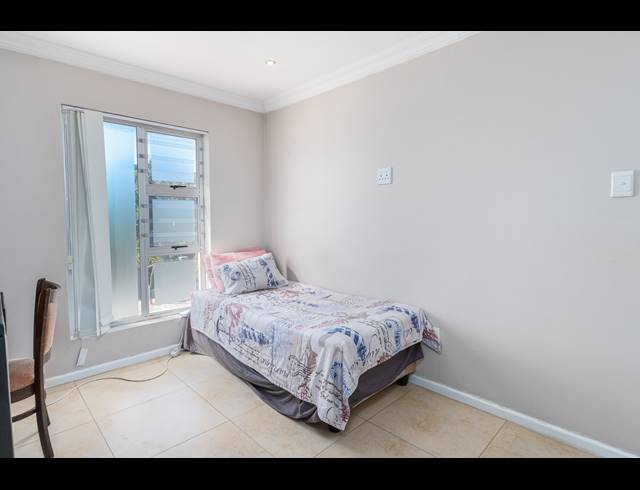 6 BEDROOM FREESTANDING TO LET IN TABLE VIEW